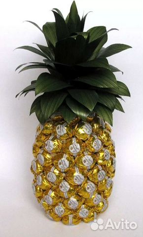 Ананас из конфет