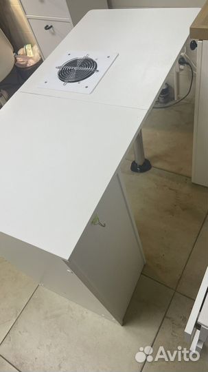 Стол маникюрный