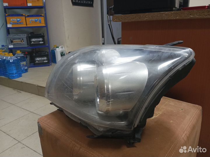 Фара левая toyota avensis 2008г