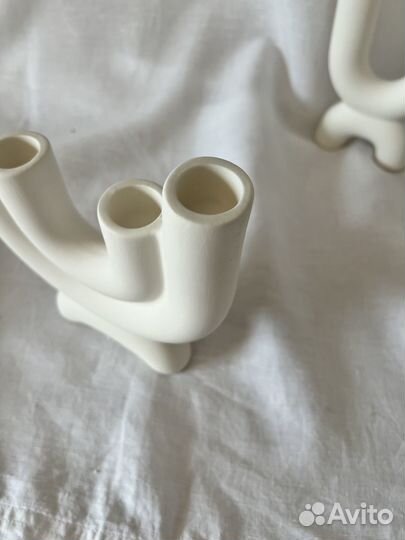 Белый керамический подсвечник