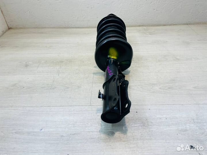 Стойка передняя левая Grand Vitara 05-16