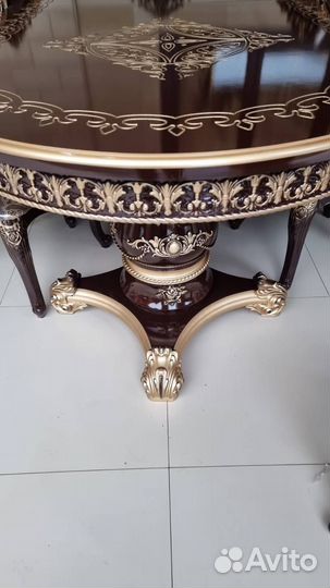 Стол со стульями