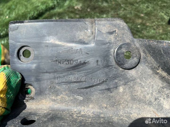 Брызговики задние Mitsubishi Challenger, K99W