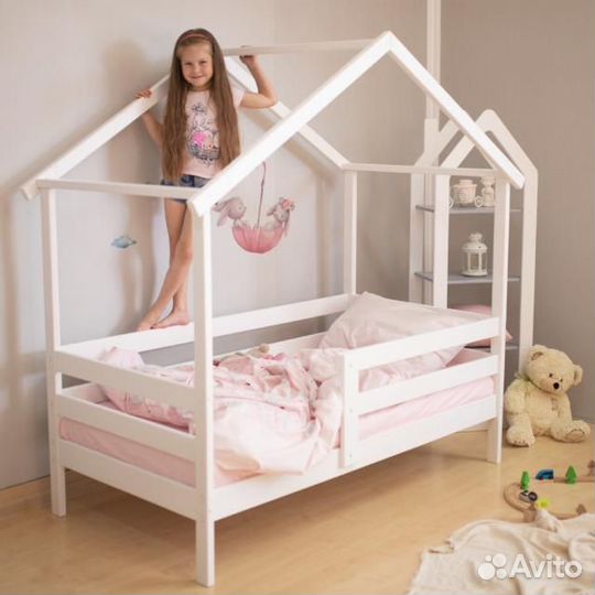 Детская кровать домик из березы