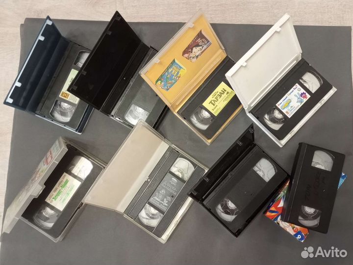 Видеокассеты с мультфильмами