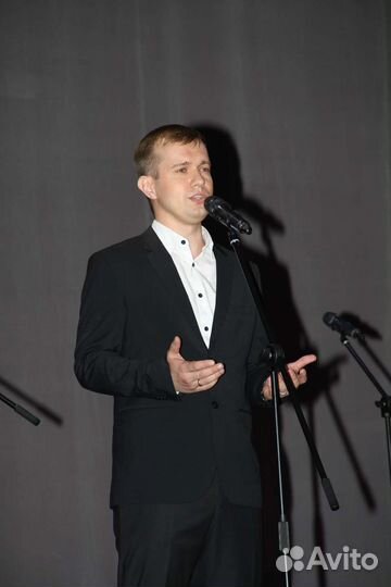 Вокалист певец