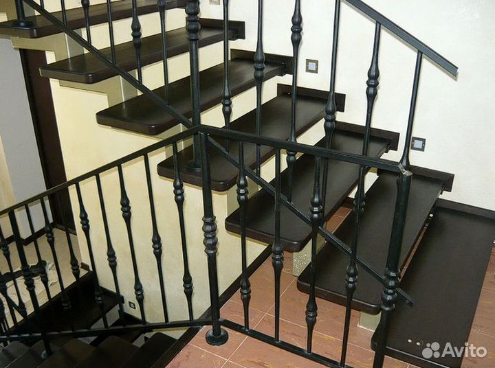 Металлический каркас лестницы. Лестница под ключ