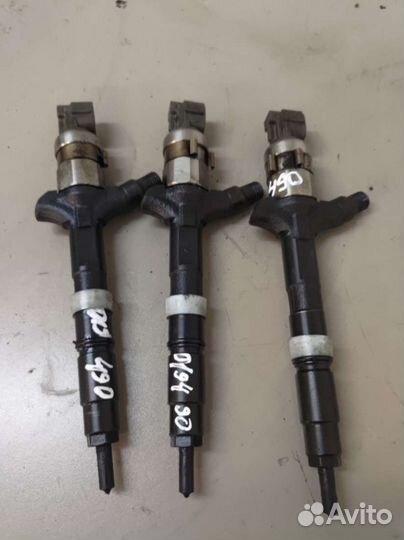 Форсунка 2367027030 Toyota Avensis verso 2.0 Дизел