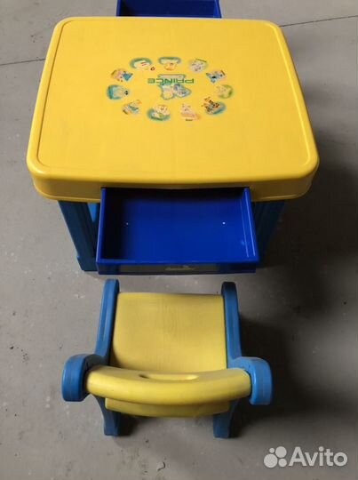 Детский стол и 2 стула