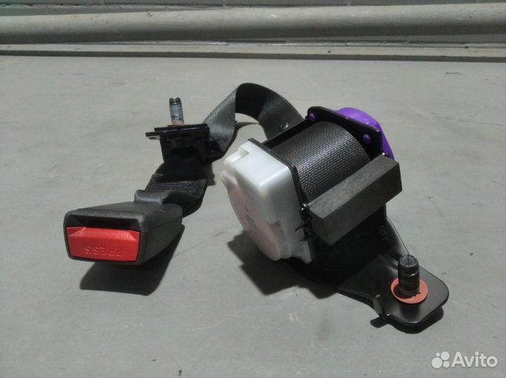 Ремень безопасности задний Hyundai Solaris седан