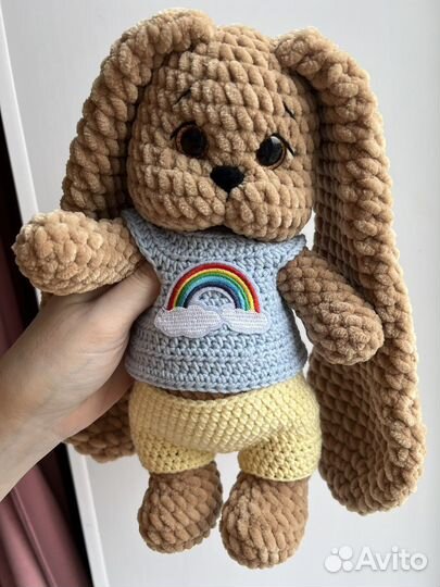 Заяц плюшевый вязаный