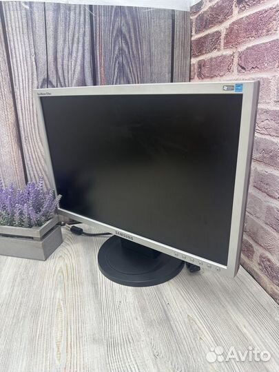 Монитор Samsung SyncMaster 920NW