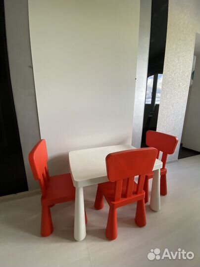 Детский стол и стульчики