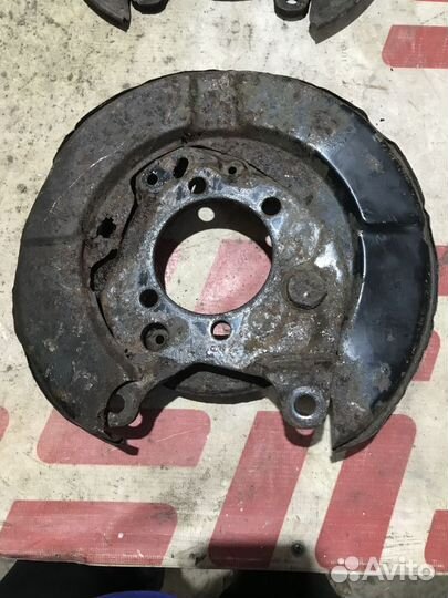 Щит опорный задний Nissan X-Trail II (2007—2011)