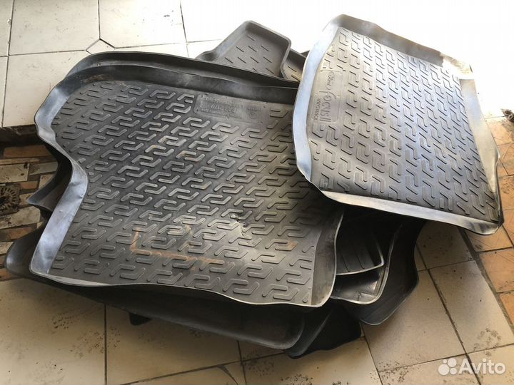 Коврики в багажник