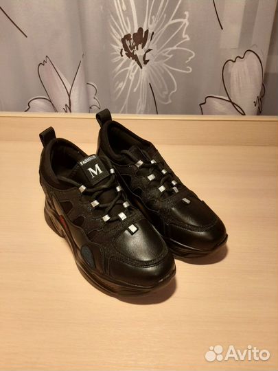 Кроссовки для девочки размер 35