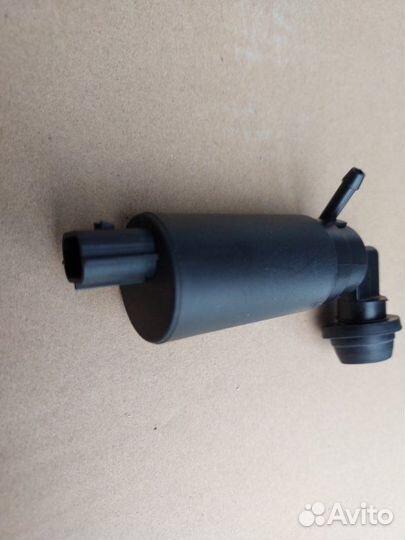 Мотор омывателя лобового стекла Toyota Avensis