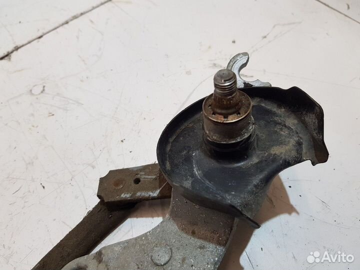 Трапеция стеклоочистителей (Subaru Outback)