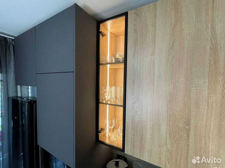 Кухонный гарнитур в стиле хай тек