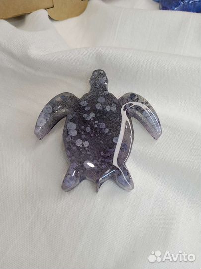 Брошь из эпоксидной смолы