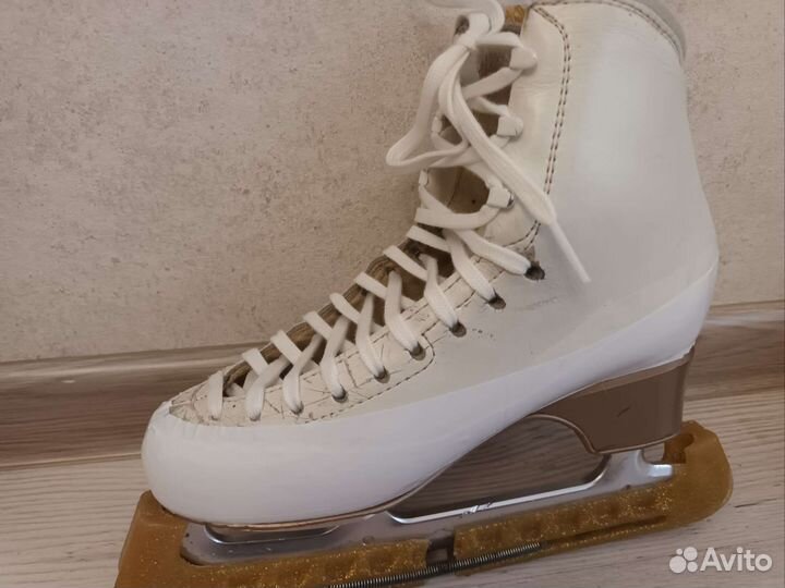 Коньки фигурные edea chorus 240