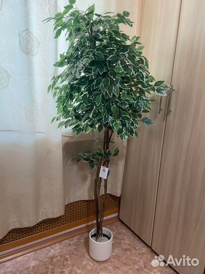 Искусственное дерево в горшке