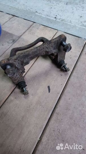 Суппорт тормозной передний правый lexus RX 300