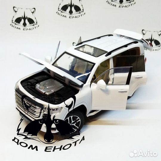 Машинка Toyota Land Cruiser 300 модель метал 1:24