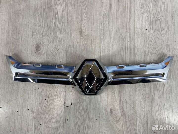 Решетка радиатора Renault duster