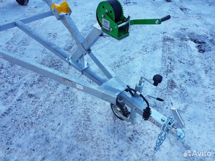 Лодочный прицеп трейлер 5.330 м