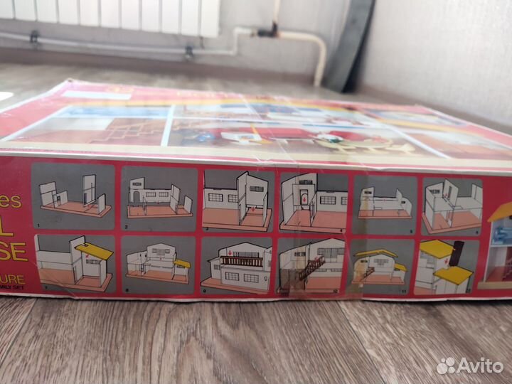Кукольный домик с мебелью