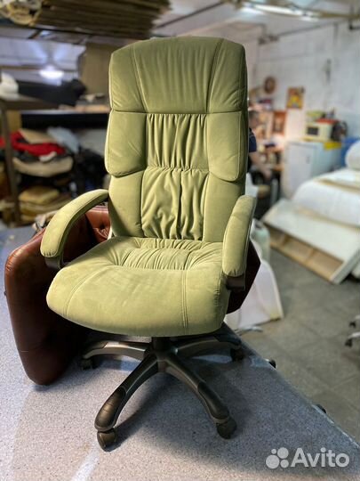 Офисное кресло