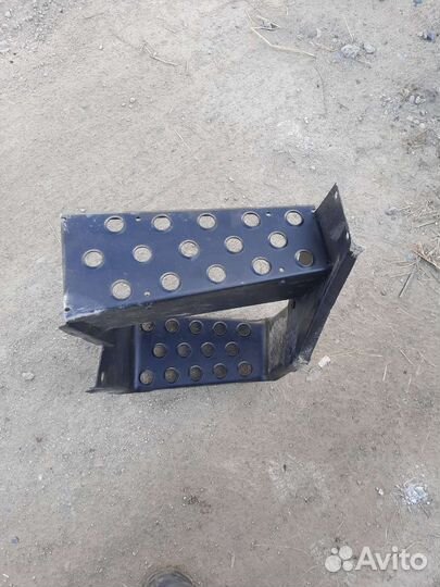 Подножка правая маз