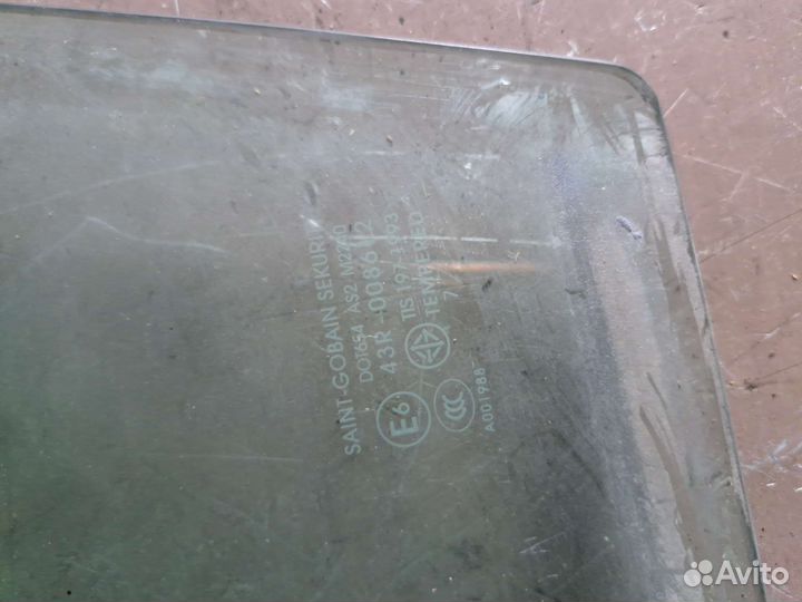 Стекло двери переднее Mazda 3