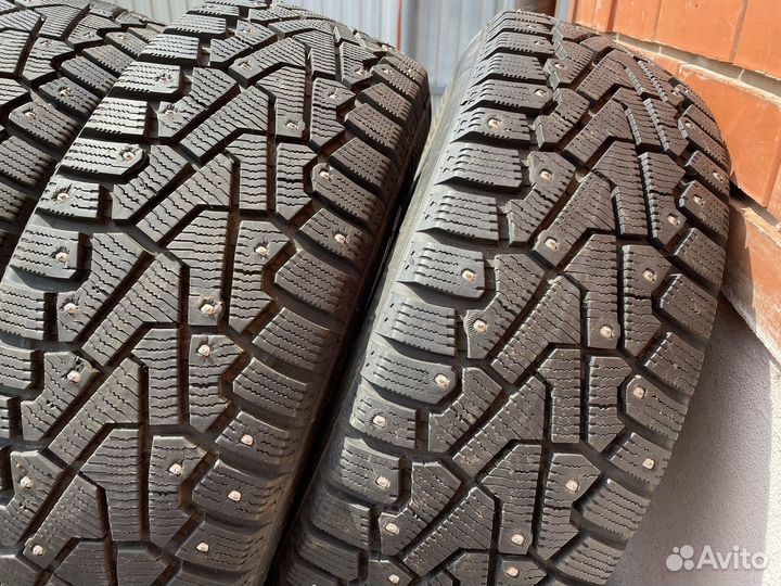 Pirelli Ice Zero 215/65 R16