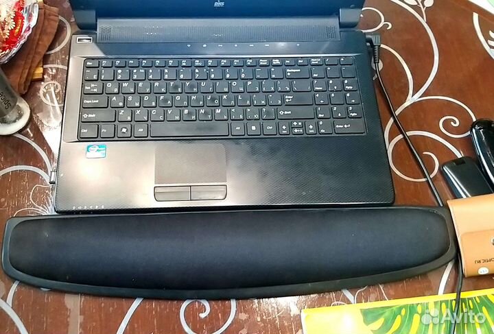 Подушка под запястья для работы с клавиатурой