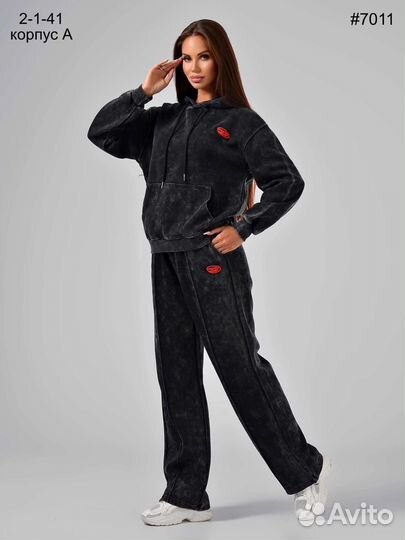 Женский спортивный костюм