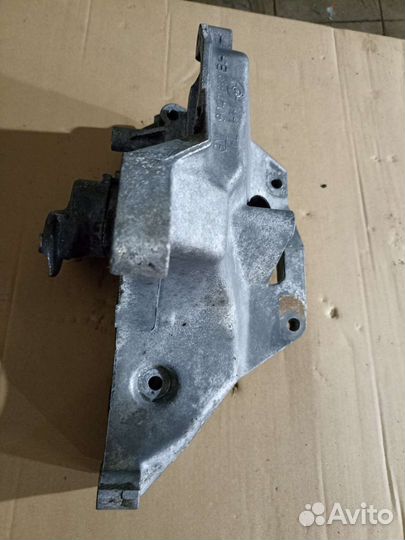 Кронштейн Опель Вектра b