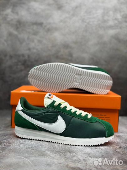 Женские кроссовки nike Cortez