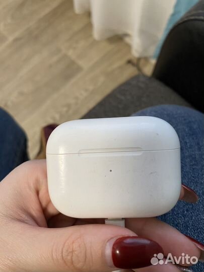 Продаю два кейса от наушников AirPods Pro