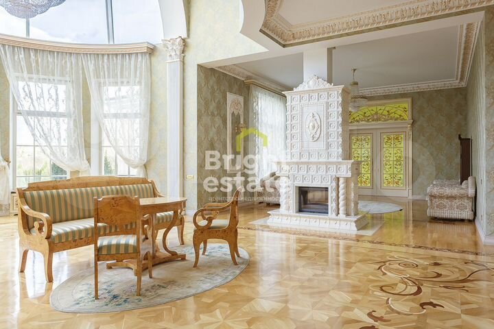 Дом 1500 м² на участке 52 сот.