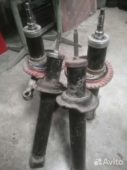 Комплект стоек амортизаторов на ваз 2110