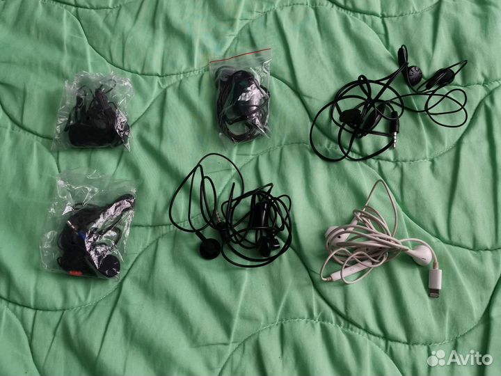 Проводные наушники