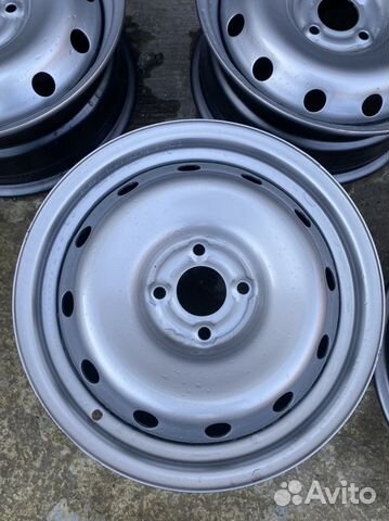 Штампованный диск r15 LADA Largus