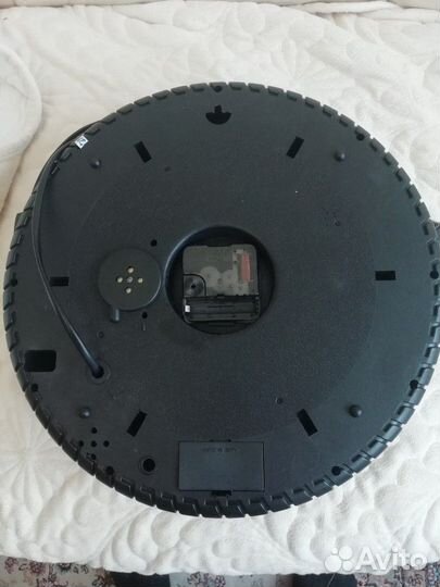 Часы кварцевые с электрической подсветкой