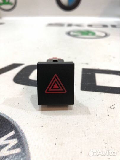 Кнопка аварийного сигнала Skoda Yeti 5L 2012