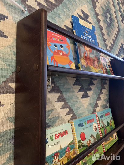 Полка для книг монтессори