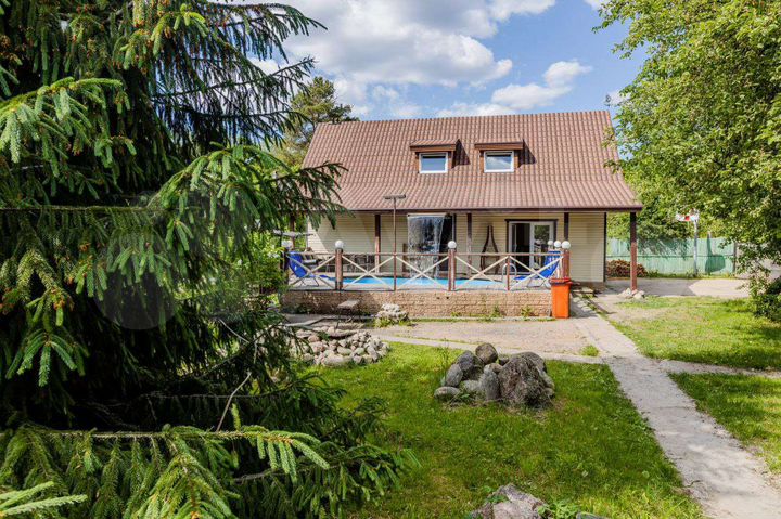 Коттедж 170 м² на участке 10 сот.