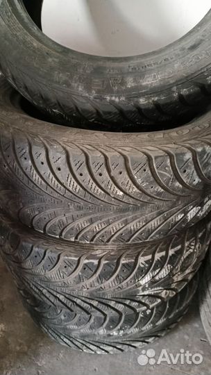 Goodyear UltraGrip Extreme 215/55 R16 93T