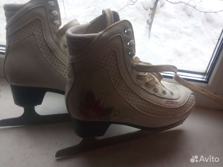 Лыжные ботинки-31,34 размер,коньки-34